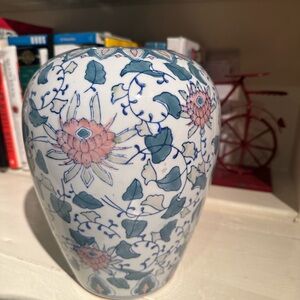 Blue White Chinese Porcelain Vase Floral Vine Chinoiserie Vintage Style